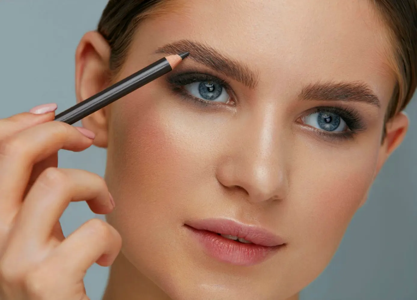 LES SECRETS D’UNE MISE EN BEAUTE CHIC LES SECRETS D'UNE MISE EN BEAUTÉ CHIC